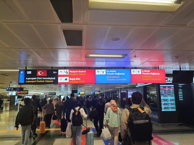 saw airport signs